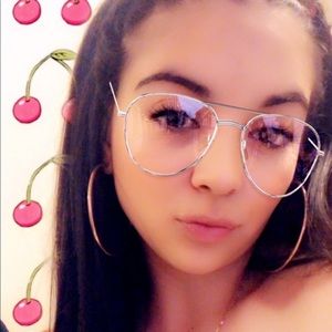 Meet your Posher, Alejandra